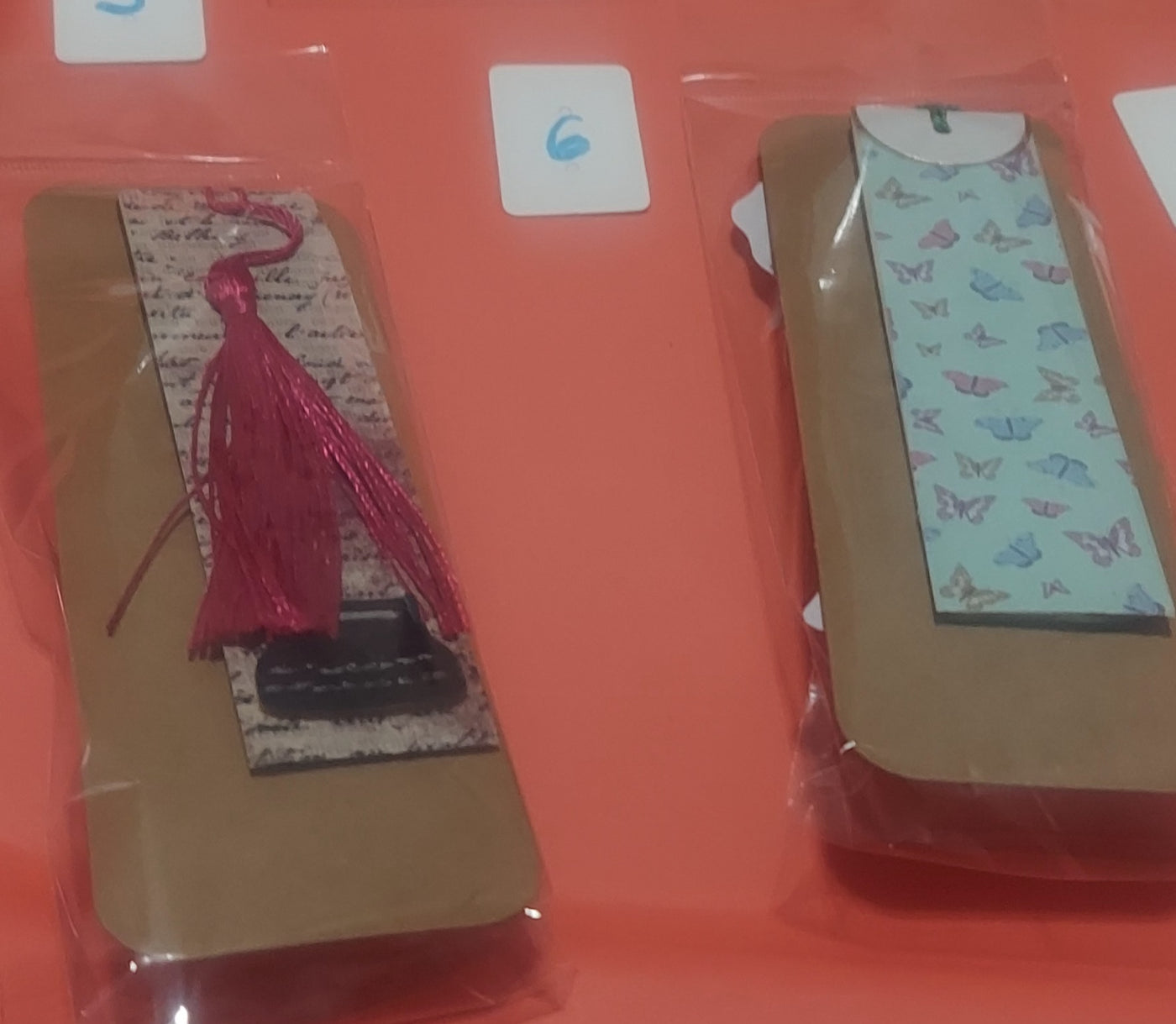 Eco-friendly gifts for readers and book lovers.