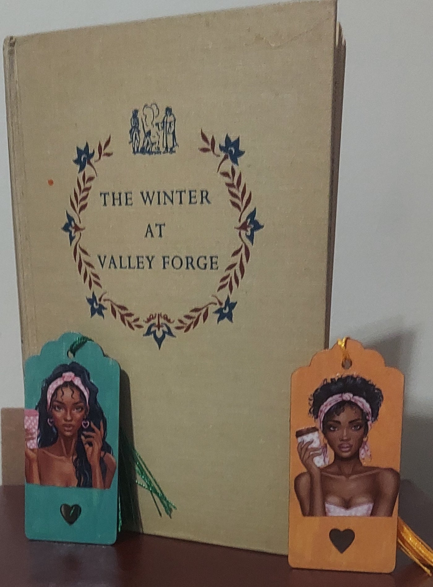  A creative and eco-friendly gift for readers and book lovers.