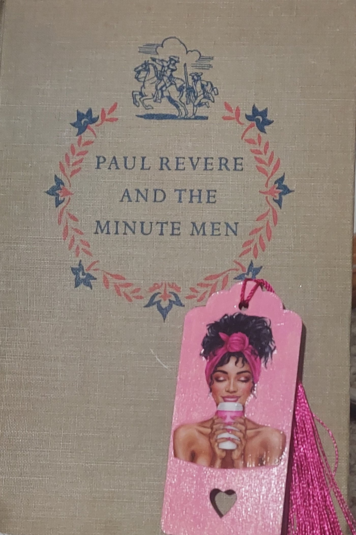  A creative and eco-friendly gift for readers and book lovers.